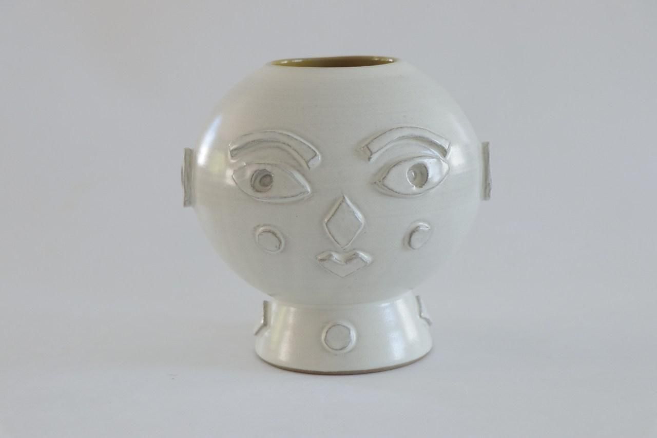 THE FACE VASE 2025 | ユニークな花器 - 育陶園 やちむんの窯元｜沖縄
