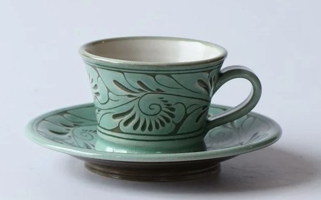 コーヒーカップ 一色唐草線彫