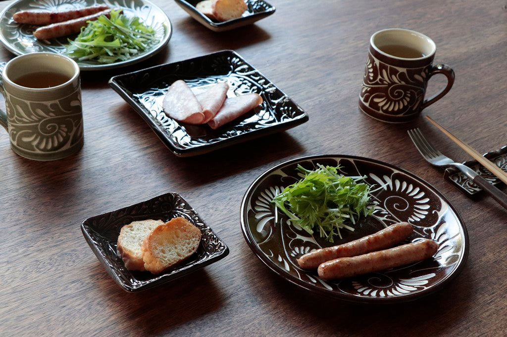温かいカラーの一色唐草