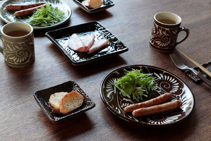 温かいカラーの一色唐草