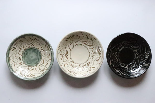 7寸皿 唐草線彫