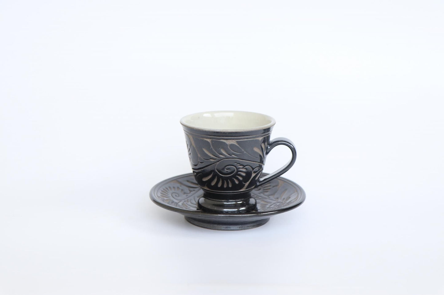 コーヒーカップ 唐草線彫