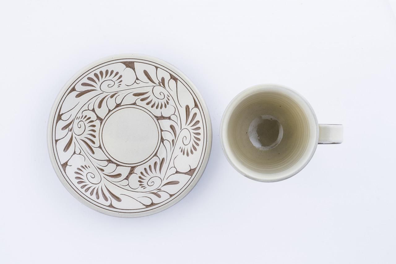 コーヒーカップ 唐草線彫