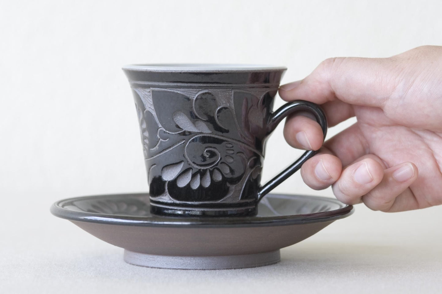 デミタスカップ 唐草線彫