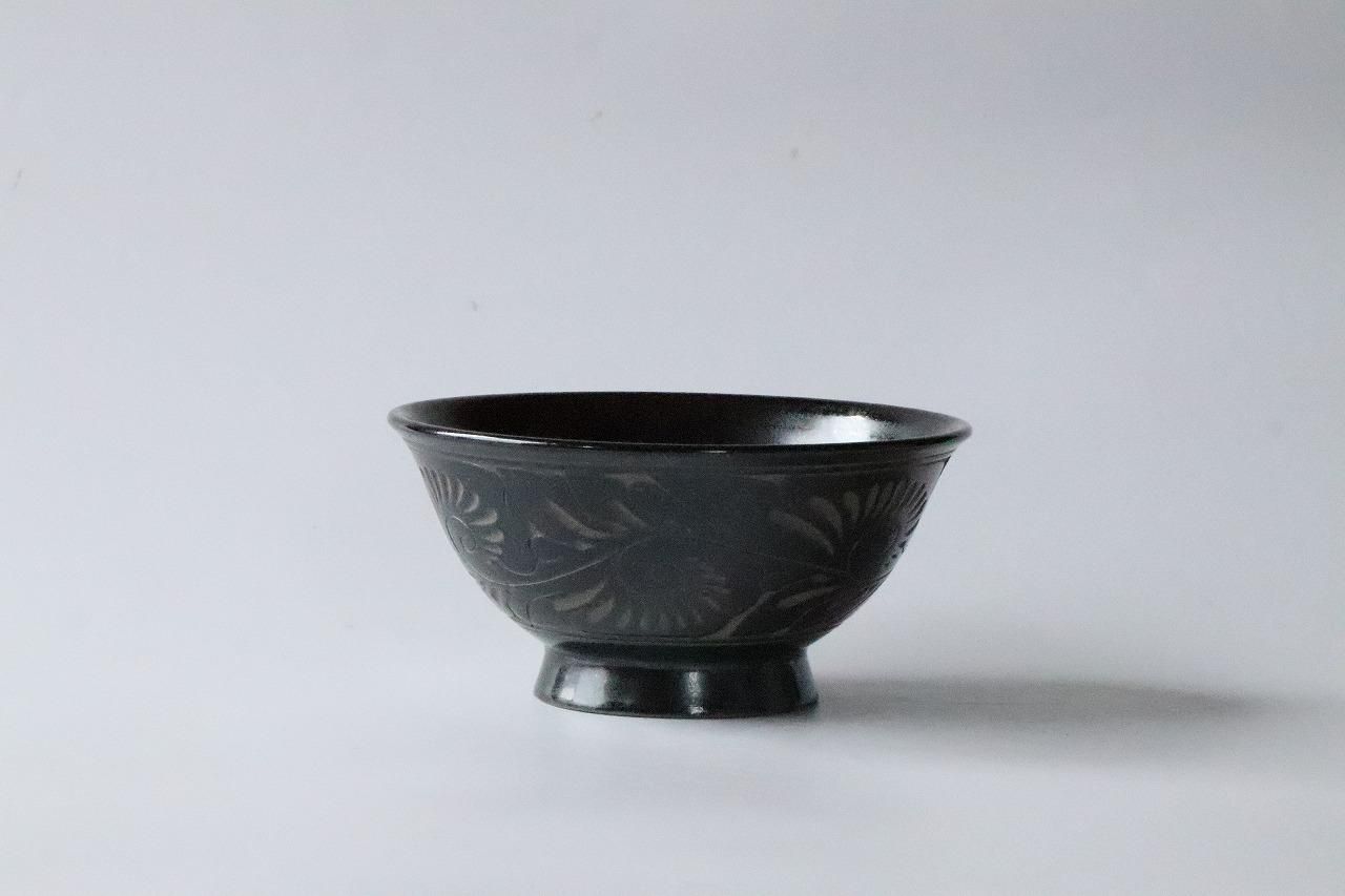 中マカイ 唐草線彫