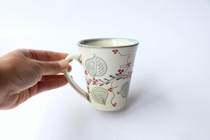 マグカップ(中) 赤絵唐草線彫