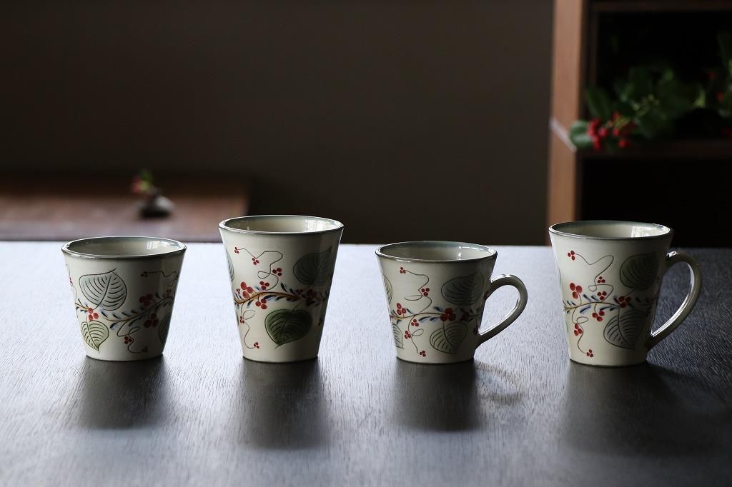 マグカップ(中) 赤絵唐草線彫