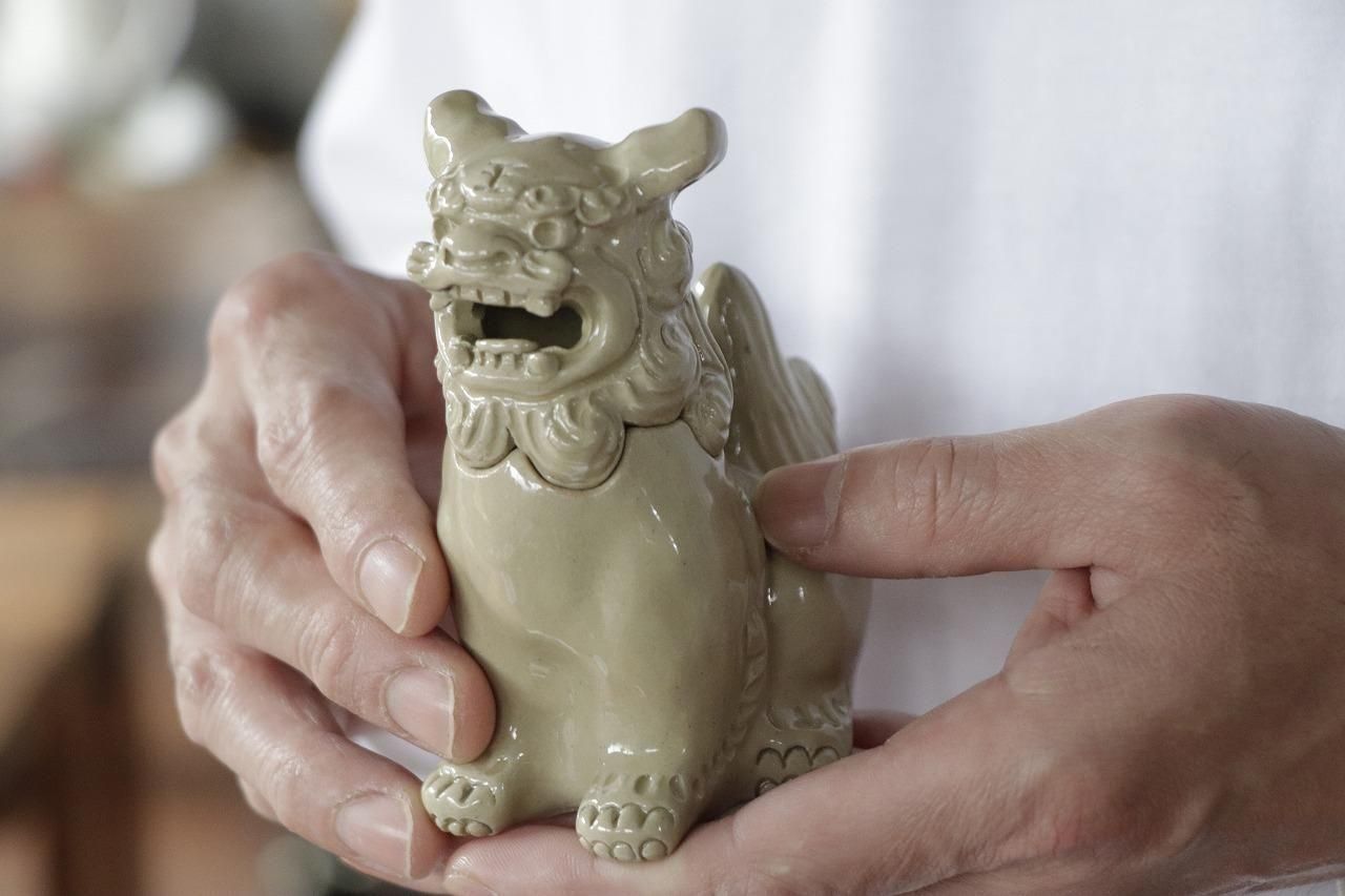 香炉獅子 | 煙を美しく燻らせる - 育陶園 やちむんの窯元｜沖縄の陶器