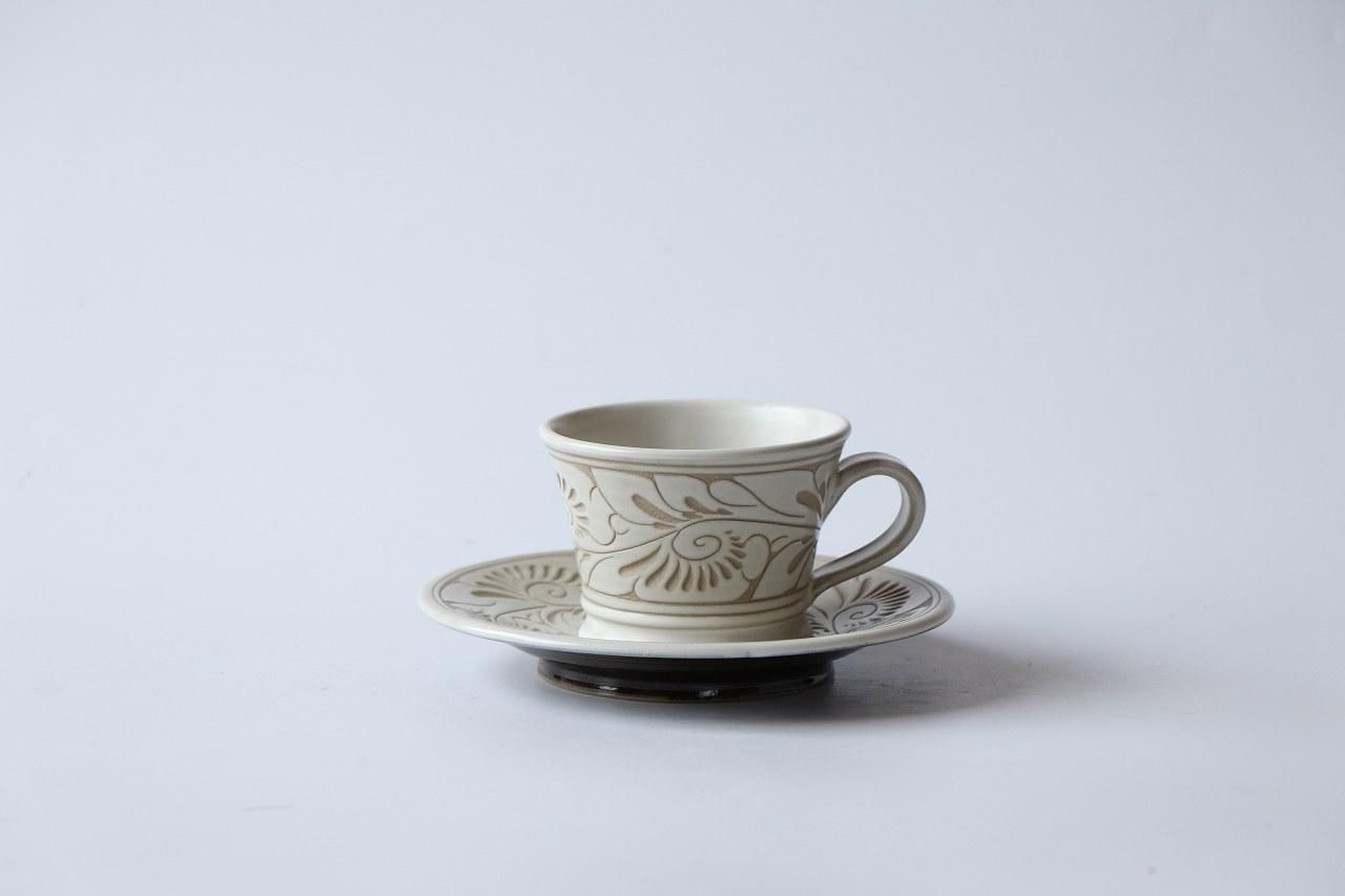コーヒーカップ 一色唐草線彫