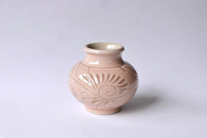 ミニ壺 一色唐草線彫