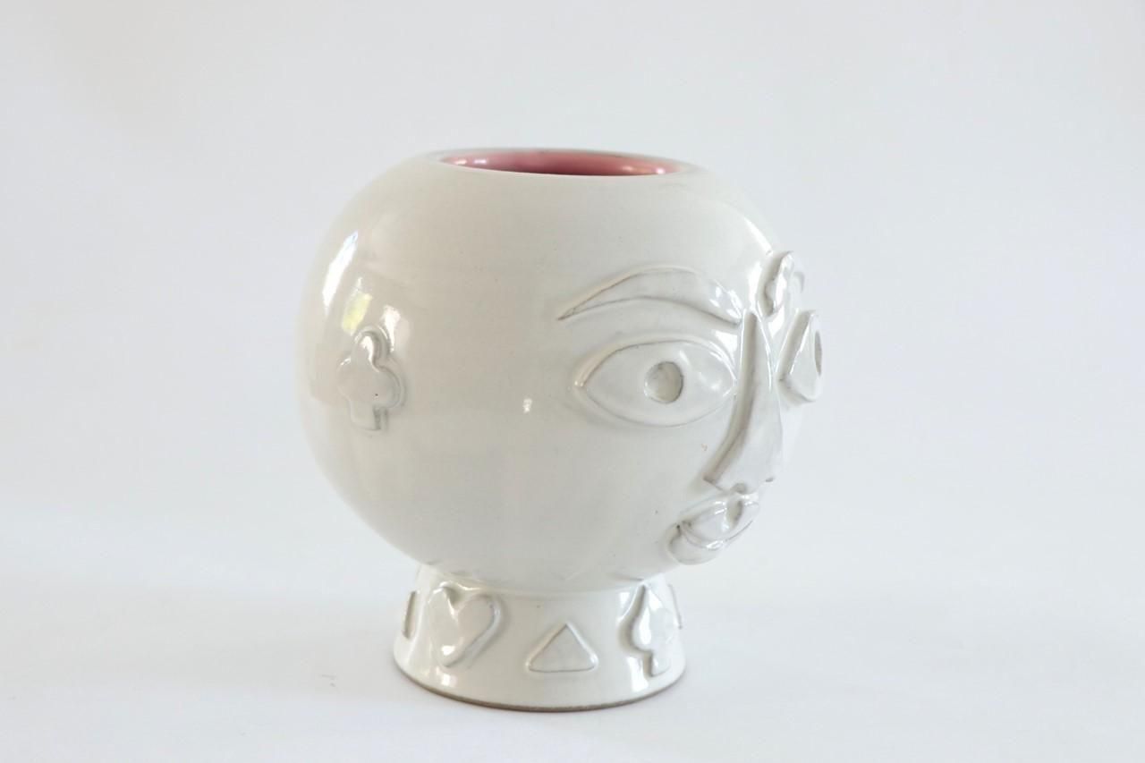 THE FACE VASE