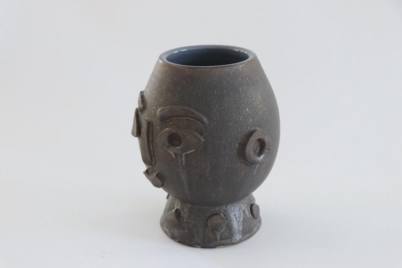THE FACE VASE 2025 | ユニークな花器 - 育陶園 やちむんの窯元｜沖縄