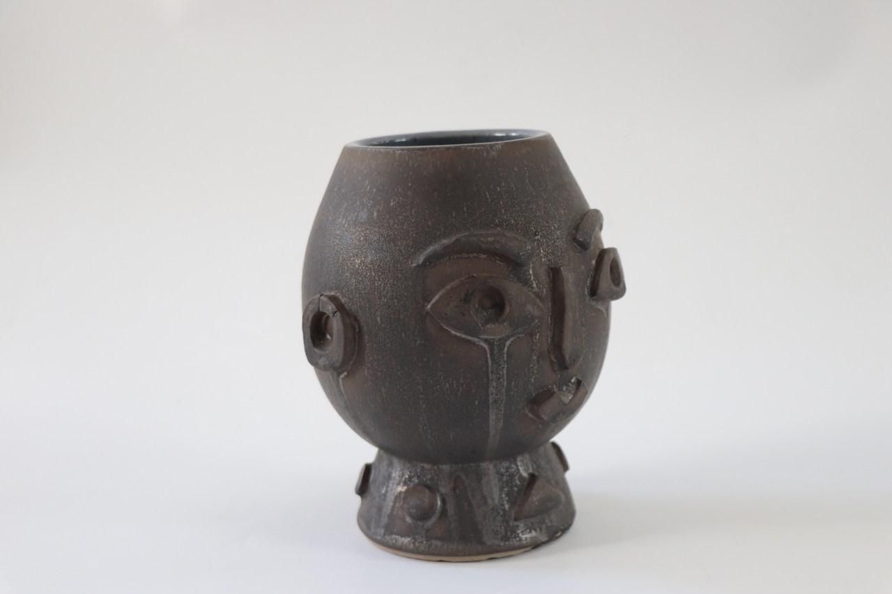 THE FACE VASE