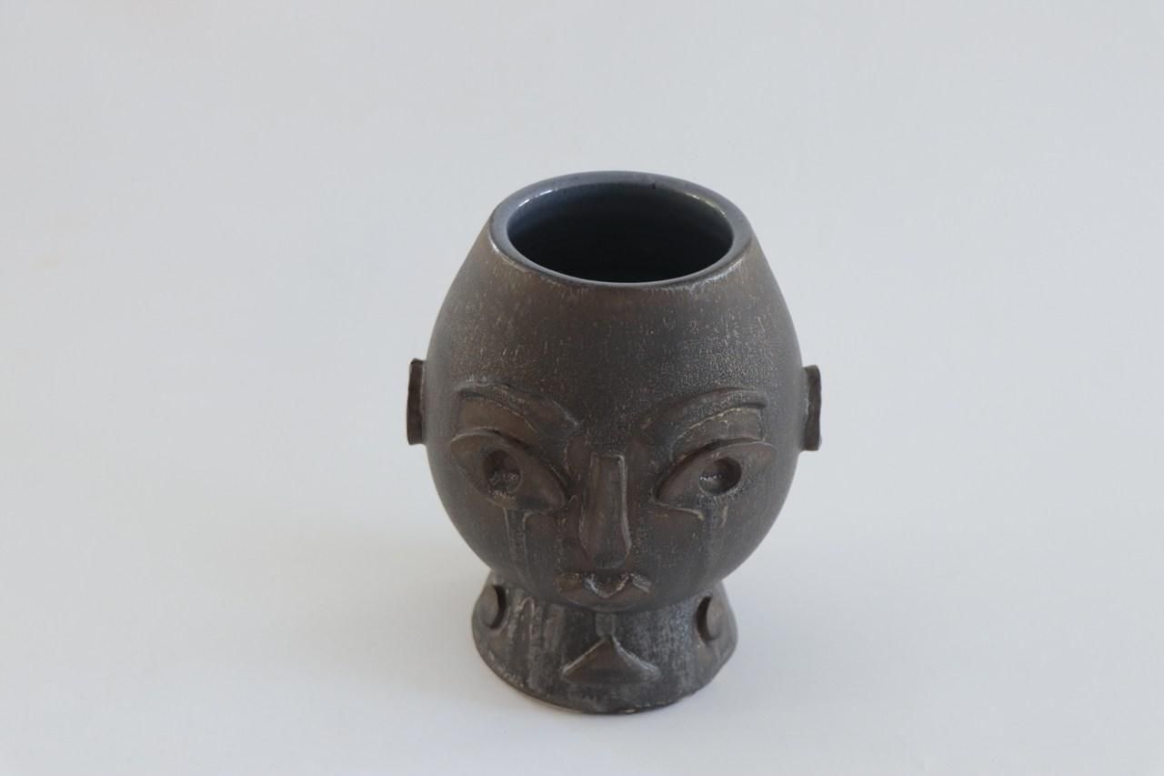 THE FACE VASE