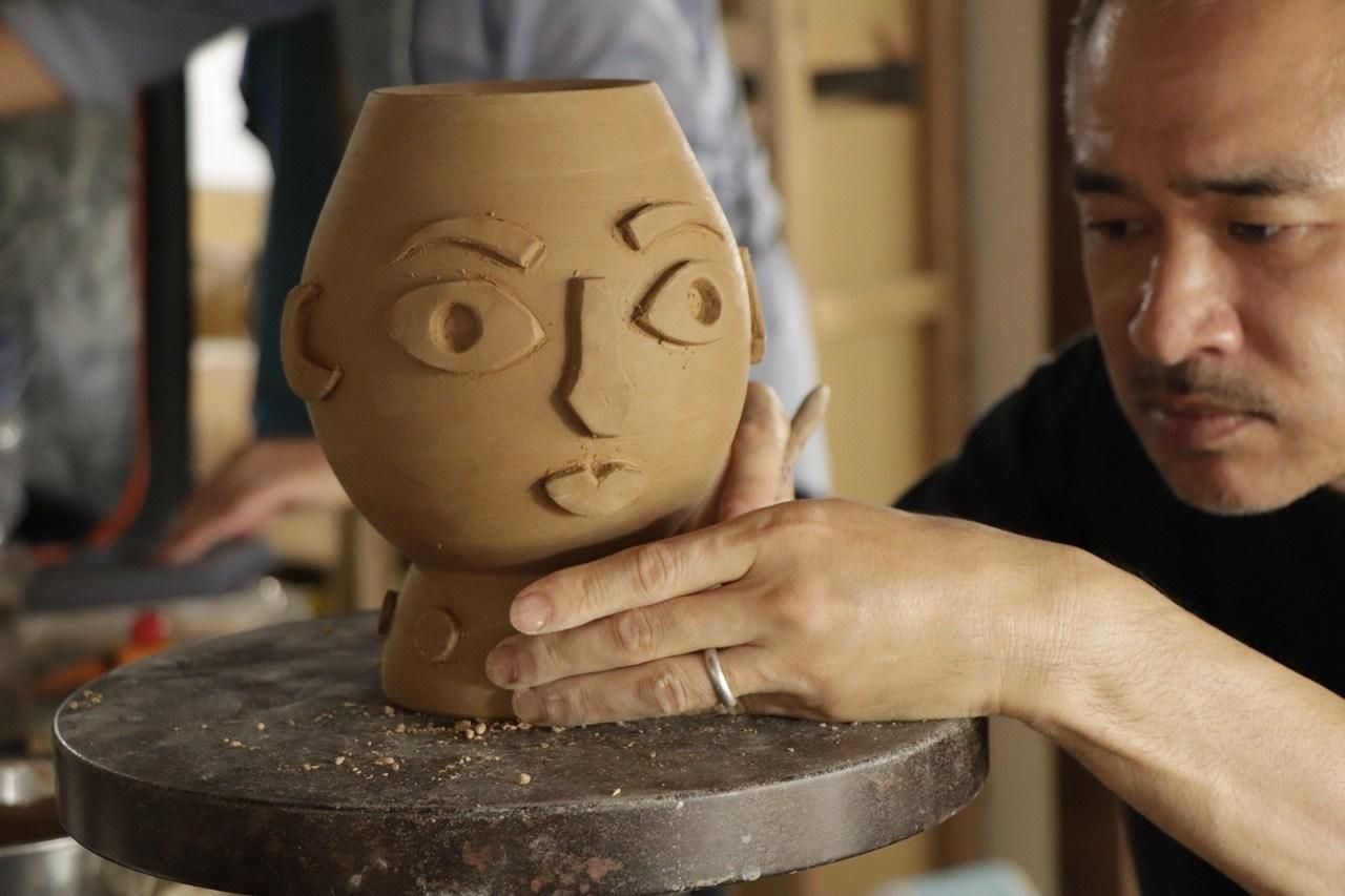 THE FACE VASE 2025 | ユニークな花器 - 育陶園 やちむんの窯元｜沖縄