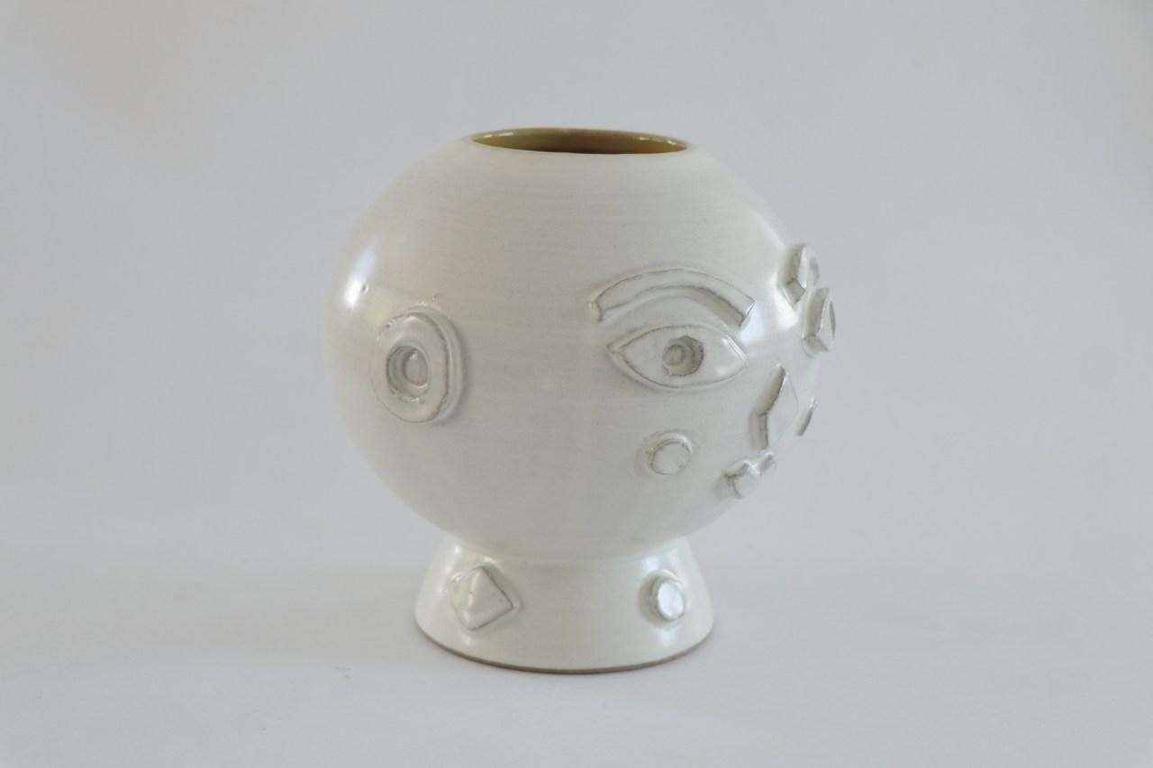 THE FACE VASE