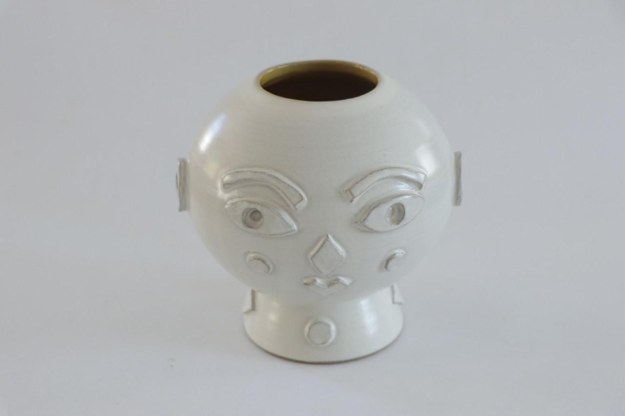 THE FACE VASE 2025 | ユニークな花器 - 育陶園 やちむんの窯元｜沖縄