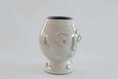 THE FACE VASE