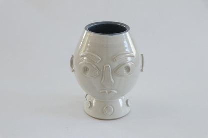 THE FACE VASE