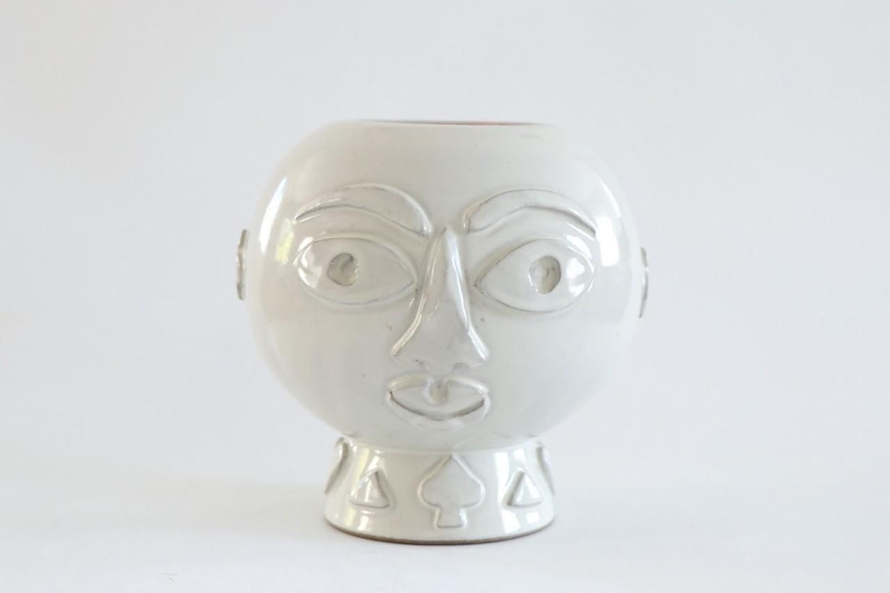 THE FACE VASE