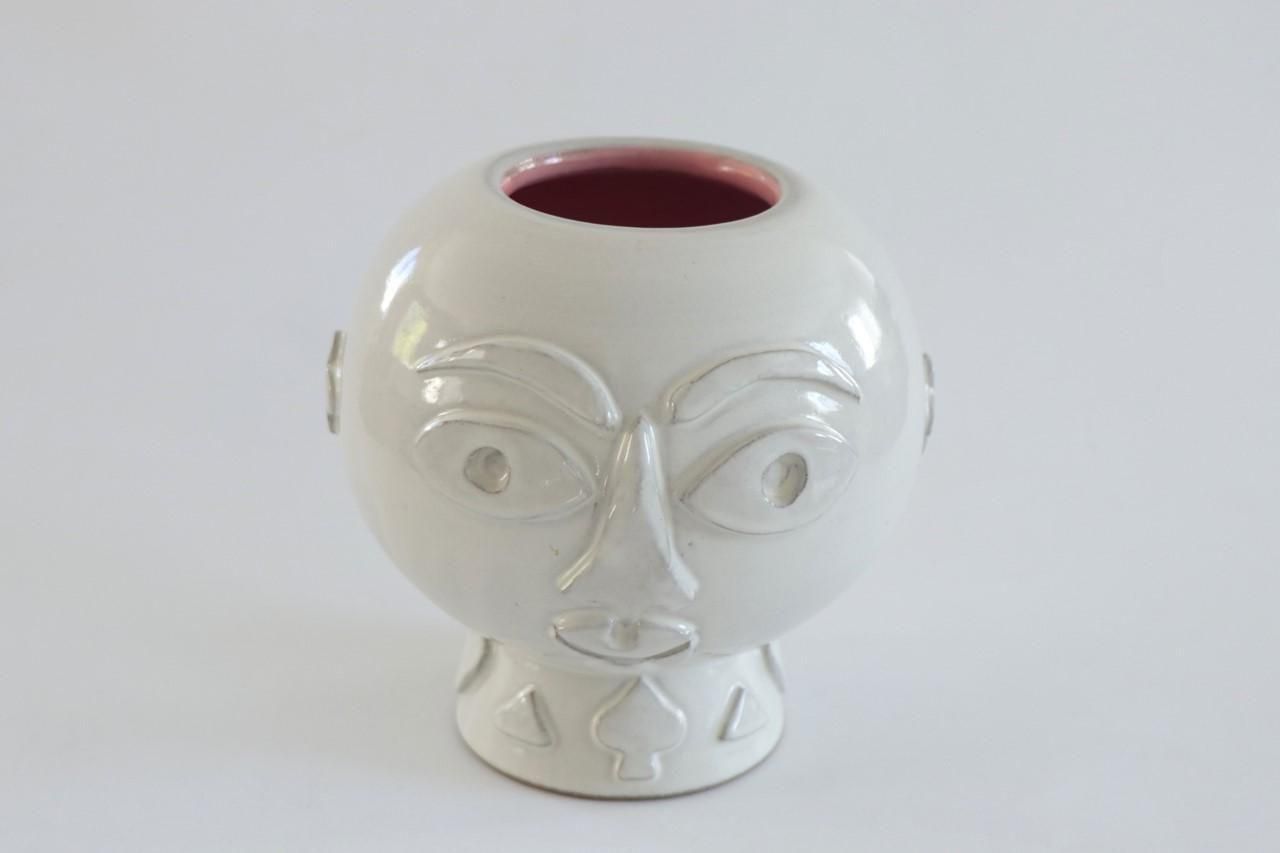 THE FACE VASE