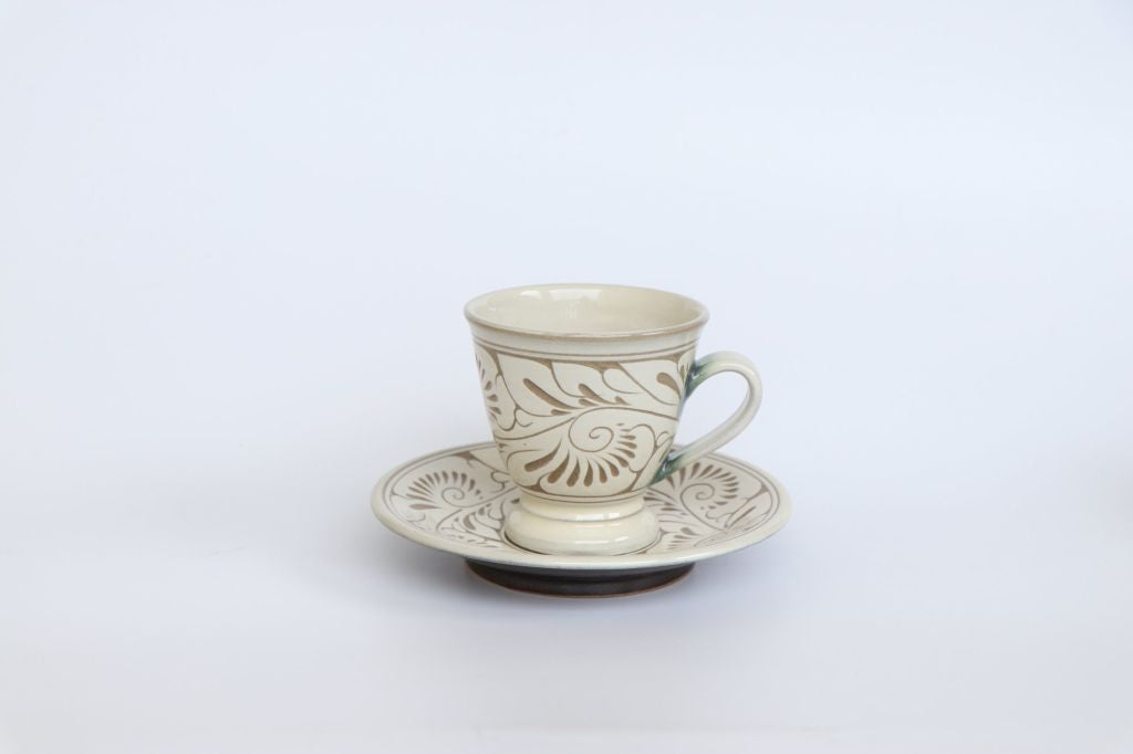 コーヒーカップ 唐草線彫