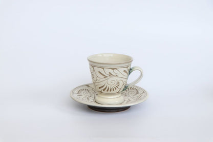 コーヒーカップ 唐草線彫