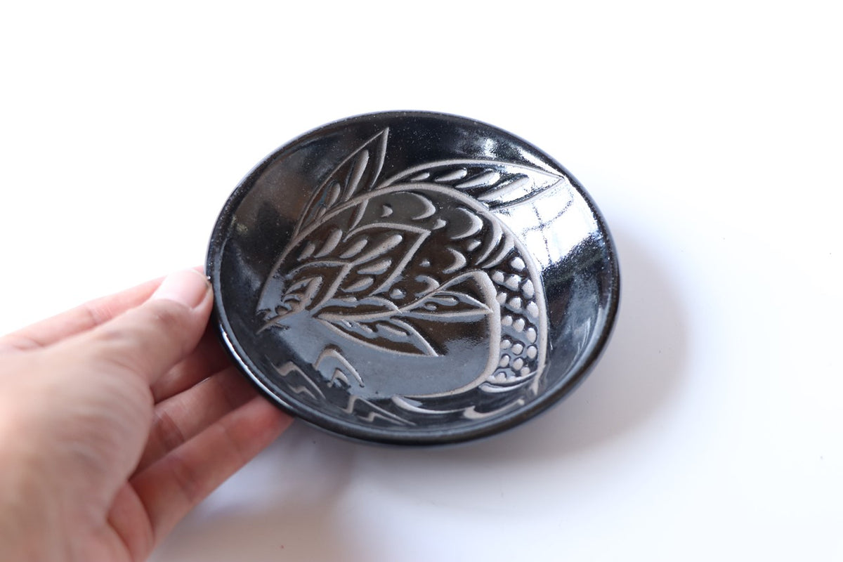 3.5寸皿 魚文線彫Y